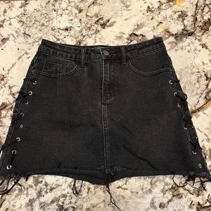 Black detailed jean skirt